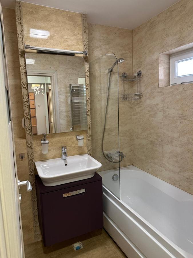 Page3 Apartament Targoviste Eksteriør billede