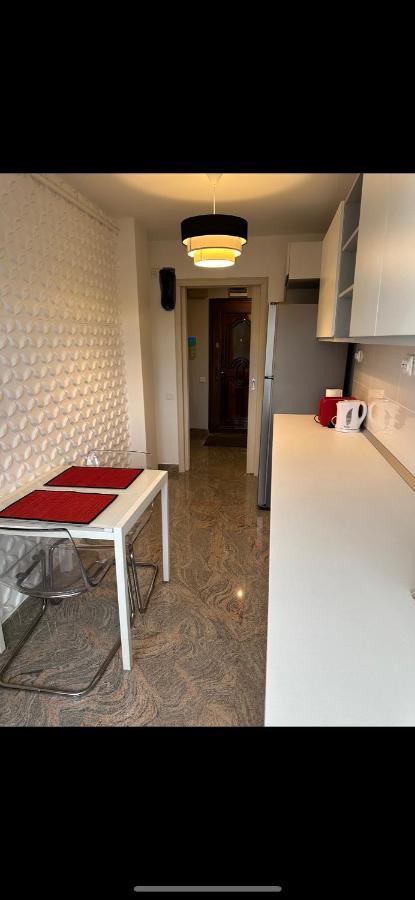 Page3 Apartament Targoviste Eksteriør billede